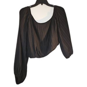 ASTR The Label Off the Shoulder Long Sleeve Pleated Shirt Small